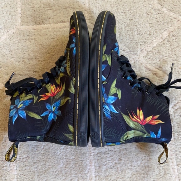 Dr. Martens Hawaiian Hackney - Picture 9 of 16